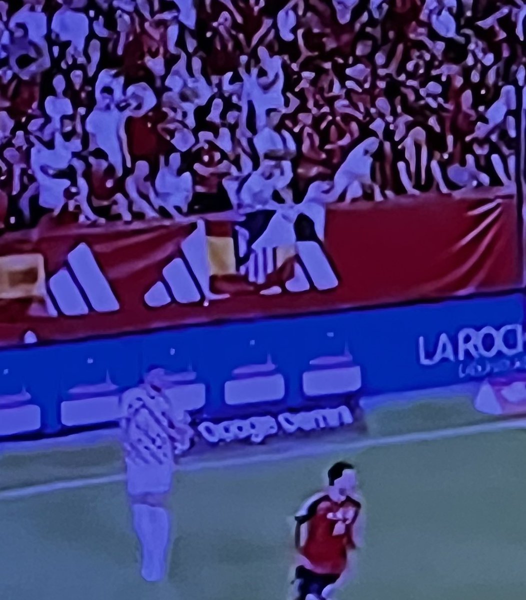 javi1903atl's tweet photo. La bandera del Atleti junto con la de Ceuta, nunca el fondo norte del Pizjuán tuvo tanto honor. https://t.co/j7CSxvUkmQ