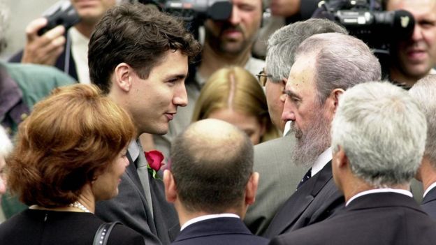 FSoldadodeIdeas's tweet photo. #FidelCastro asiste al funeral del ex Primer Ministro de Canadá Pierre Elliot Trudeau, 2 de octubre de 2000.

https://t.co/QcmpugSuhr
#100AñosConFidel #Cuba #SomosContinuidad #RevoluciónCubana https://t.co/UY4llFGFbK