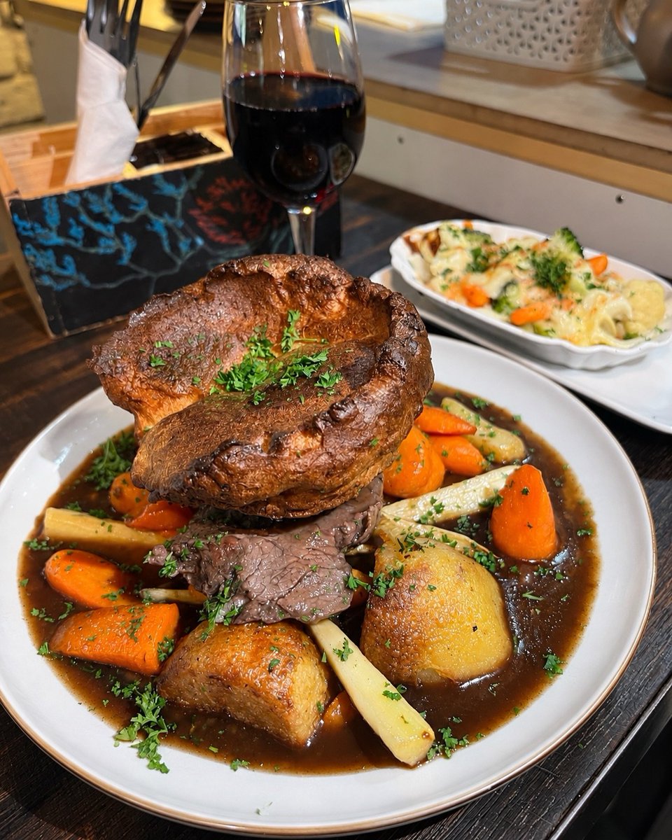 visitnorthyork's tweet photo. An autumn walk, a scrumptious roast and a glass of red. 

Now that's an evening well spent 👌🏴󠁧󠁢󠁥󠁮󠁧󠁿 https://t.co/8A5e5Tg2bG