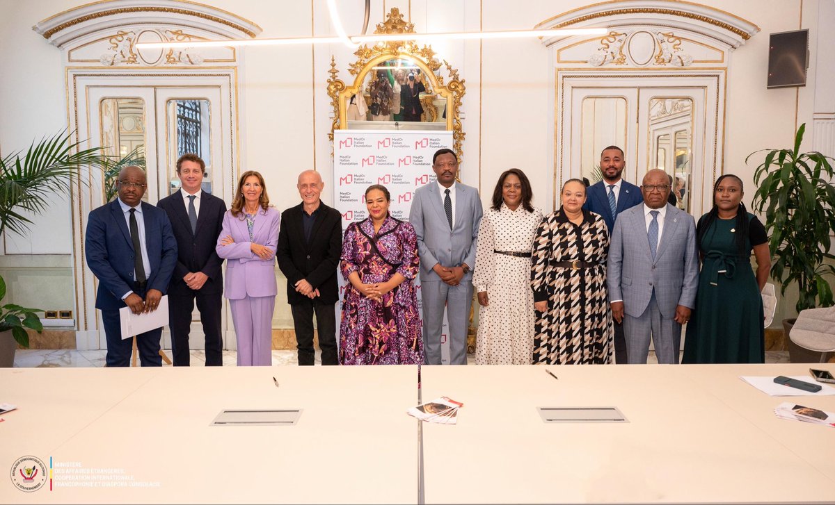 RDC_Minafet's tweet photo. 🇨🇩🇮🇹 Ce mardi 29 septembre 2026, à Rome, S.E. Madame Thérèse Kayikwamba Wagner (@RDCongoMAE), Ministre d'État, Ministre des Affaires Etrangères, Coopération Internationale, Francophonie et Diaspora Congolaise, a pris part à la séance de signature du Mémorandum d'entente entre le Gouvernement de la République démocratique du Congo et MED'OR, en présence de M. Marco Minniti. Elle a procédé, aux côtés du Président de MED'OR, à la signature du Protocole d'accord, qui définit le cadre général de partenariat et les principes directeurs régissant les consultations futures entre les deux parties.

La Ministre d'État a salué la signature de cet instrument, qui vient mettre fin à une léthargie et réchauffer le partenariat tout en soulignant qu'il ne doit pas être « un accord de plus signé pour être gardé dans les tiroirs ». Elle a insisté sur la nécessité d'impulser une nouvelle dynamique dans la coopération bilatérale RDC-Italie, à travers la facilitation du dialogue stratégique, l'organisation de séminaires et d'ateliers d'études, ainsi que l'identification de projets axés sur le renforcement des capacités sectorielles et la coopération au développement.

Les axes phares retenus couvrent l'enseignement supérieur et les bourses, la cyber-résilience et les technologies avancées (cybersécurité, IA, spatial, télécommunications), l'analyse géopolitique et la sécurité, ainsi que le soutien aux politiques publiques et à l'intégration industrielle, notamment en appui au Plan Mattei. La Ministre d'État a conclu en proposant l'organisation, dès les prochains mois, d'actions d'impact majeur, missions d'experts, arrangements spécifiques et manifestations d'intérêt du secteur privé pour une coopération plus stratégique, plus tangible et plus structurée entre la RDC et l'Italie.

@Presidence_RDC 
@PrimatureRDC 
@Com_mediasRDC