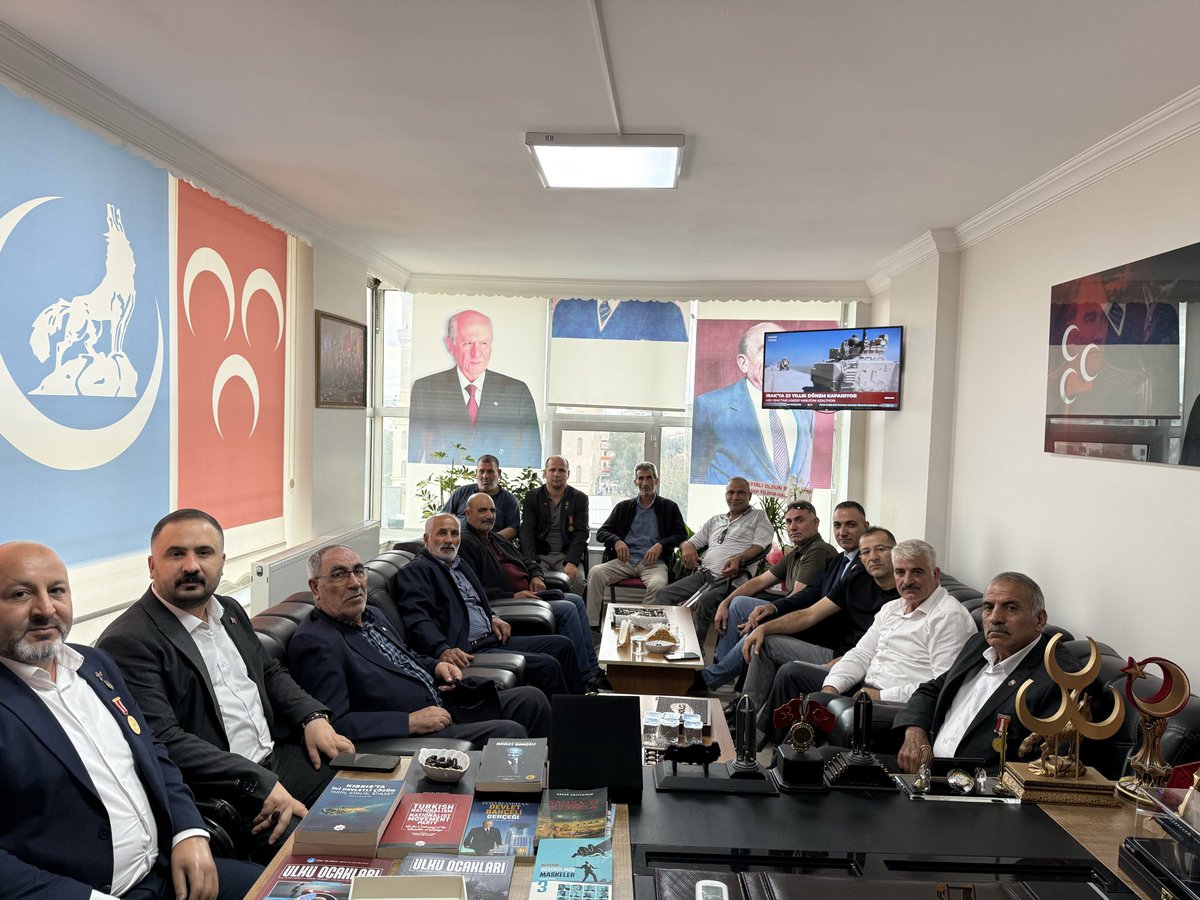 Hseyin0760's tweet photo. 📍 MHP IĞDIR İL BAŞKANLIĞI

Kongremiz sonrasında hayırlı olsun ziyaretinde bulunarak bizleri onurlandıran Iğdır Şehit ve Gazi Aileleri Sosyal Yardımlaşma ve Dayanışma Derneği ile Türkiye Harp Malulü Gaziler, Şehit Dul ve Yetimleri Derneği temsilcilerini İl Başkanlığımızda ağırladık.

Samimi bir sohbet gerçekleştirdiğimiz ziyarette Şehit ailelerimizin, Şehit yakınlarımızın ve Gazilerimizin hassasiyetleri, ülkemizin birlik ve beraberliği ile Liderimiz, Genel Başkanımız Sayın Devlet Bahçeli’nin ortaya koyduğu Terörsüz Türkiye hedefi üzerine konuştuk bu sürece verdikleri destek ve gösterdikleri duyarlılığın bizler için çok kıymetli olduğunu ifade ettik.

Bizim için çok değerli olan her bir ağabeyimize nazik ziyaretleri ve samimi sohbetleri için teşekkür ediyor, birlik ve beraberliğimizin daim olmasını diliyorum.