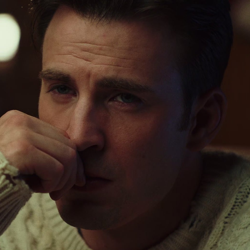 Astronautstorm's tweet photo. Chris Evans as Hugh Ransom Drysdale in Knives Out. https://t.co/d2SU2jczEr