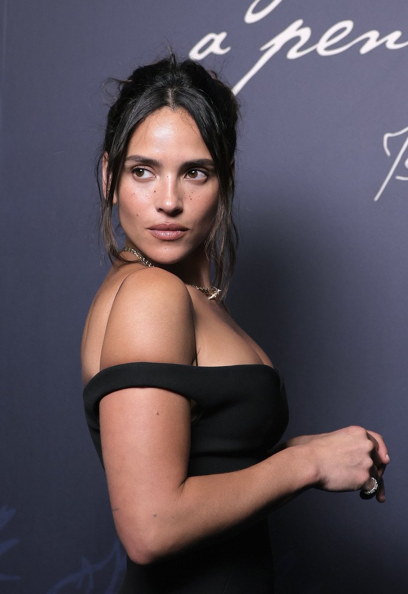 sw_holocron's tweet photo. ANDOR star Adria Arjona and her tiny Bix tattoo.

Arjona said Bix is the only character she’s played that she’s ever gotten a tattoo of. https://t.co/vX6eIgit1j