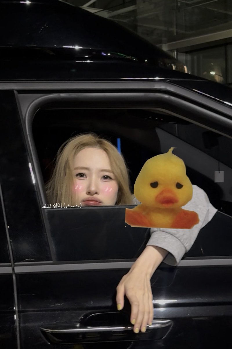 chirly1011's tweet photo. pov：선미와 미야네들이 헤어질 때🥺

#SUNMI #선미 https://t.co/EQhvQVekeK
