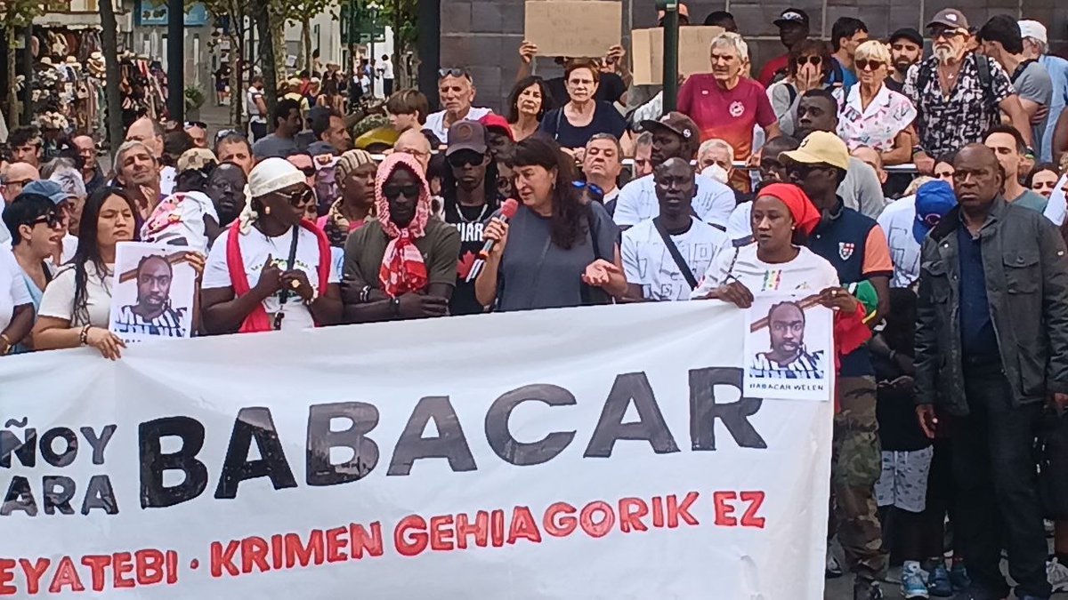 ralf_streck's tweet photo. 1 Ander en Santurtzi ahora la policia municipal mata a #Babacar en #Hondarribia. Dicen que tenia un cuchillo. Todos sus amig@s dudan que queria hacer daño a nadie. "Era muy pacifico" dicen. Tod@s sabian que tenia problemas psicicos como Ander En vez de reducirle le pegan un tiro. https://t.co/TMwjaUgEKY