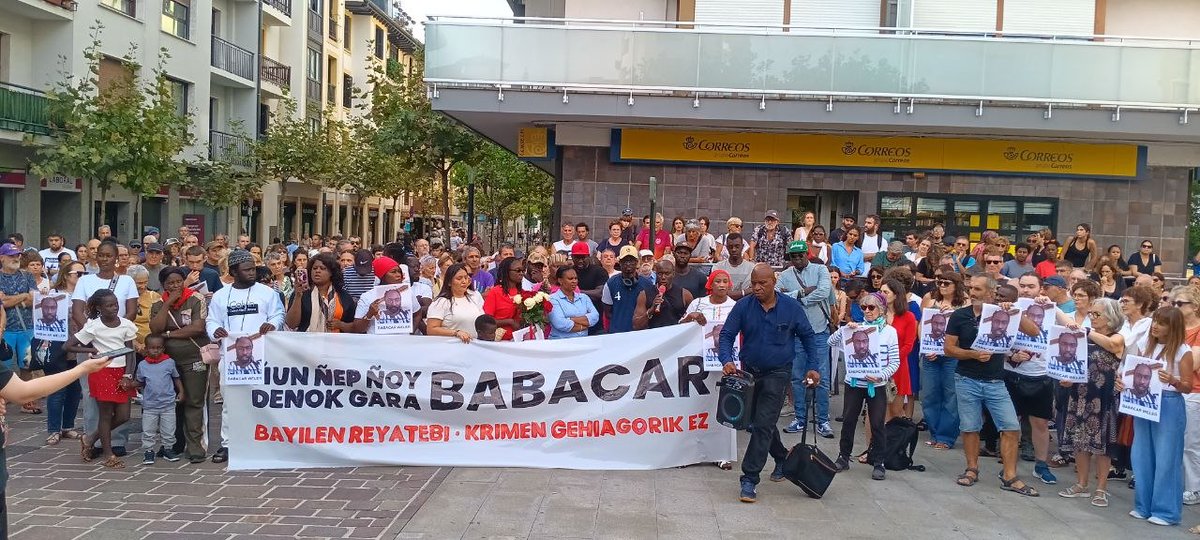 ralf_streck's tweet photo. 1 Ander en Santurtzi ahora la policia municipal mata a #Babacar en #Hondarribia. Dicen que tenia un cuchillo. Todos sus amig@s dudan que queria hacer daño a nadie. "Era muy pacifico" dicen. Tod@s sabian que tenia problemas psicicos como Ander En vez de reducirle le pegan un tiro. https://t.co/TMwjaUgEKY