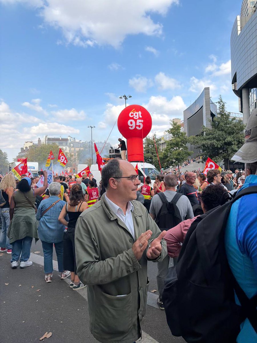 emmanuelmaurel's tweet photo. Aujourd'hui, j'étais aux côtés des
manifestants pour défendre nos services publics.

Plaisir de retrouver de nombreux camarades et amis
qui défendent leur métier au service de l'intérêt
général, qui revendiquent une rémunération juste et
permettant d'attirer les vocations.

Ils exigent une gestion des services publics qui n'imite
pas les méthodes du privé, ces externalisations à bas
coût et ses cabinets-conseils grassement rémunérés.