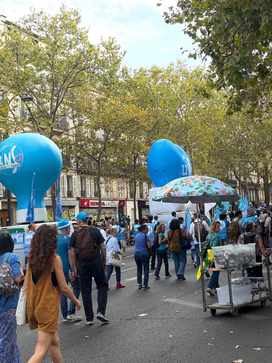 emmanuelmaurel's tweet photo. Aujourd'hui, j'étais aux côtés des
manifestants pour défendre nos services publics.

Plaisir de retrouver de nombreux camarades et amis
qui défendent leur métier au service de l'intérêt
général, qui revendiquent une rémunération juste et
permettant d'attirer les vocations.

Ils exigent une gestion des services publics qui n'imite
pas les méthodes du privé, ces externalisations à bas
coût et ses cabinets-conseils grassement rémunérés.