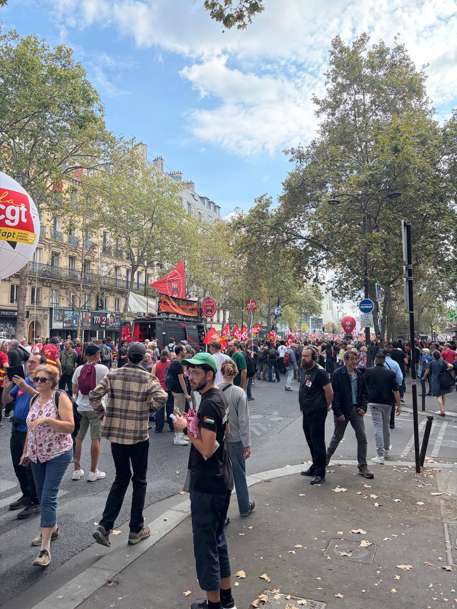 emmanuelmaurel's tweet photo. Aujourd'hui, j'étais aux côtés des
manifestants pour défendre nos services publics.

Plaisir de retrouver de nombreux camarades et amis
qui défendent leur métier au service de l'intérêt
général, qui revendiquent une rémunération juste et
permettant d'attirer les vocations.

Ils exigent une gestion des services publics qui n'imite
pas les méthodes du privé, ces externalisations à bas
coût et ses cabinets-conseils grassement rémunérés.
