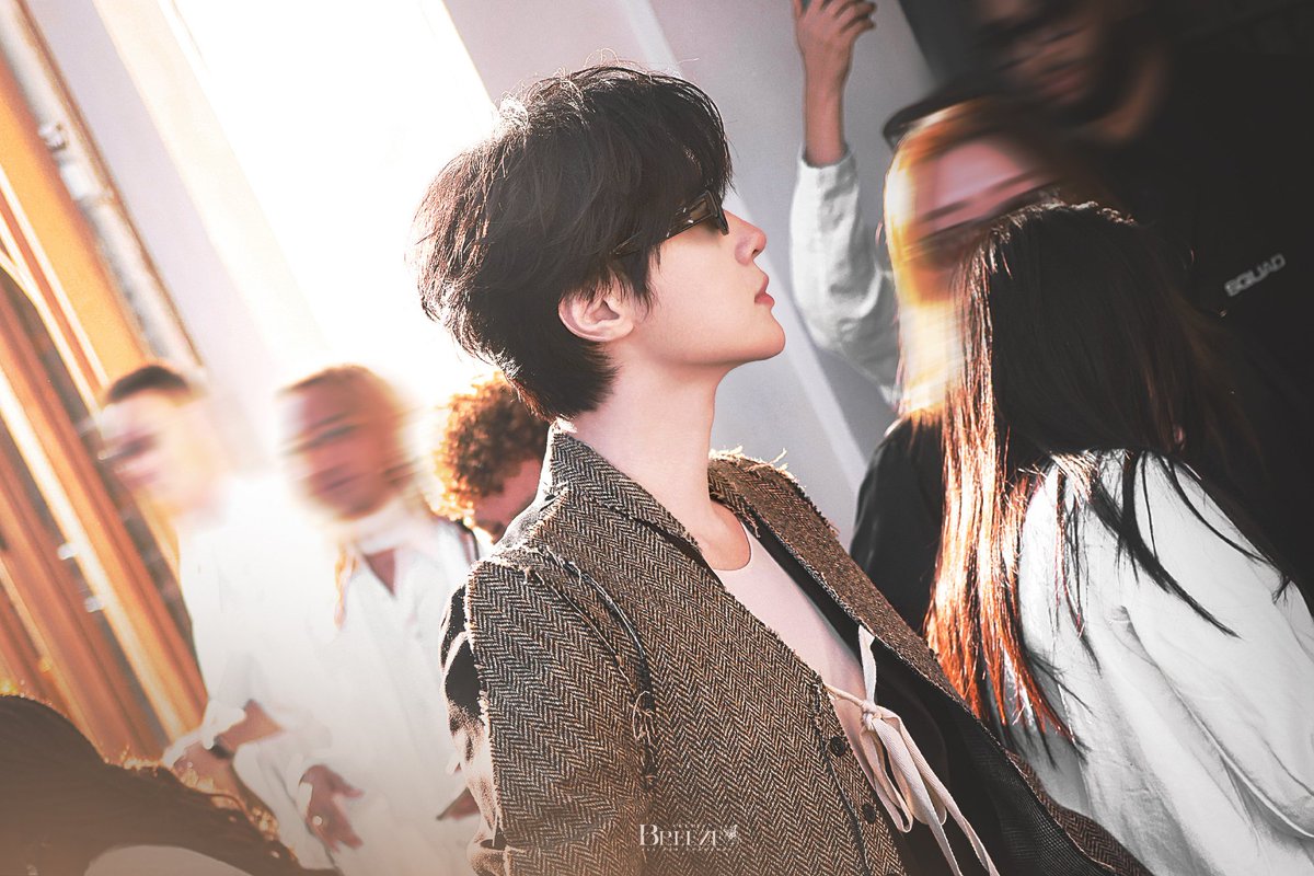 bunloli's tweet photo. Today, our attention is on Paris and our excitement is all for Zhan Xuan. Looking forward to Maison Margiela SS27! 🖤 

#ZhanXuanPFWSS27 #ZhanXuanxMaisonMargielaSS27 #MaisonMargielaSS27 https://t.co/NU1UQyjqLg