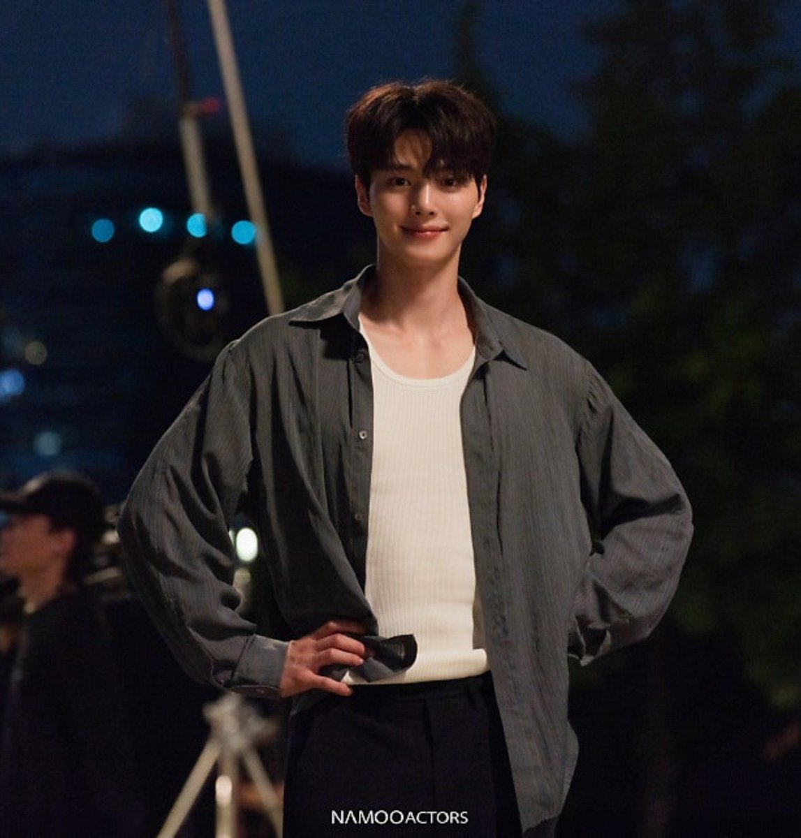 now_love_'s tweet photo. 송강 맨날진짜 나무카메라만 발견하면 그냥잇다가도 🙂이렇게 웃어줌,.. https://t.co/h2JM8v49sg