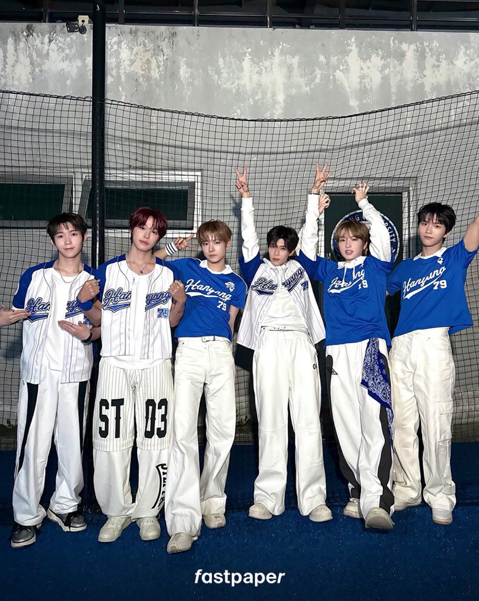 sayu3945's tweet photo. 샄윳 다리 길어보일라고 다리내민건가요 https://t.co/zE3xrBIvaa