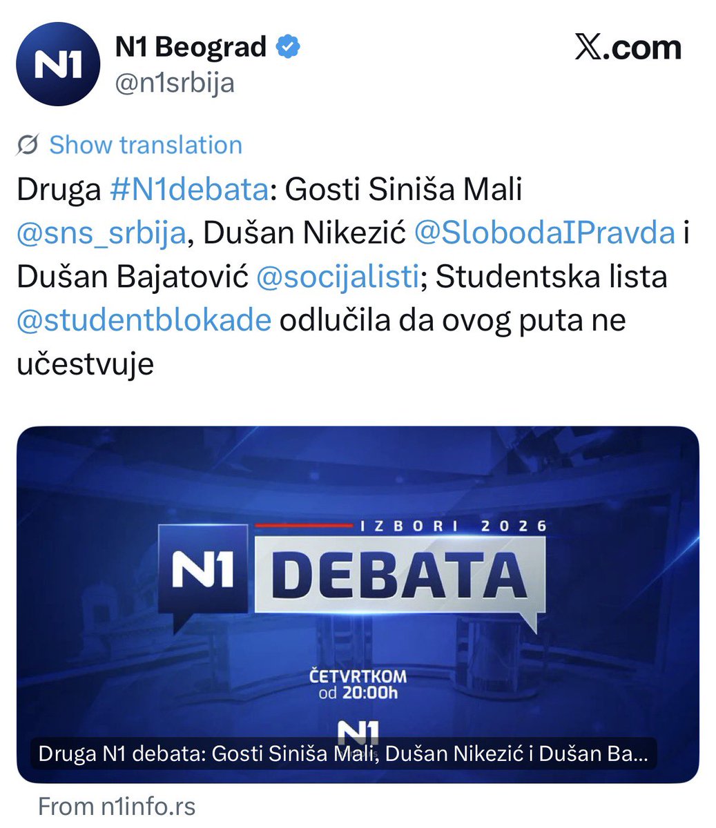 X_Fokus_'s tweet photo. Nakon što su "studenti" i njihov nosilac liste Ilija Srdanović odbili duel sa Vučićem, kao i duel Siniše Malog sa Dejanom Šoškićem, usledio je poziv koji se ne odbija, međutim...

Sada "studentska lista" neće ni na drugu N1 debatu, gde je Siniša Mali jedan od gostiju. Kakva prilika za Šoškića, zar ne?

Posle prve debate u organizaciji blokaderske televizije N1 sa Anom Brnabić, deo njihovih pristalica ih je i sam savetovao: više ne izlazite!

Šta mislite zašto?

Plaše se konkretnih pitanja.
Plaše se brojki o ekonomiji, dugovima, platama i rezultatima.
Plaše se da pokret koji živi od parole i atmosfere na tviteru mora da stane pred kameru i odgovara, a ne samo da optužuje. Najlakše je govoriti o "kukavicama na vlasti" dok sami biraju kada će i sa kim da razgovaraju. Sad je pitanje obrnuto: čega se plaše oni koji traže da vode državu, a neće da odgovore debatuju sa onima koje svakodnevno optužuju?