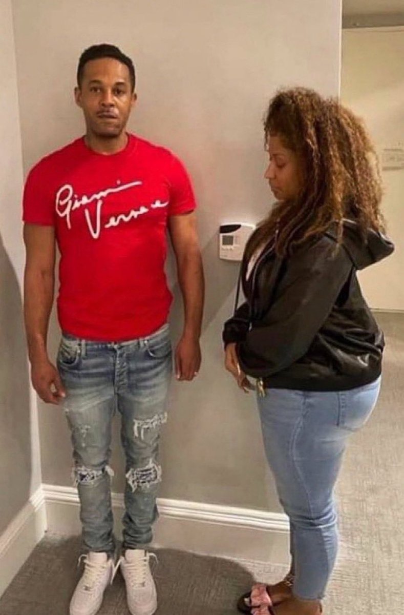 thisputhytoofat's tweet photo. When you realize you’re lowkey a person https://t.co/GGtbU4pOtZ