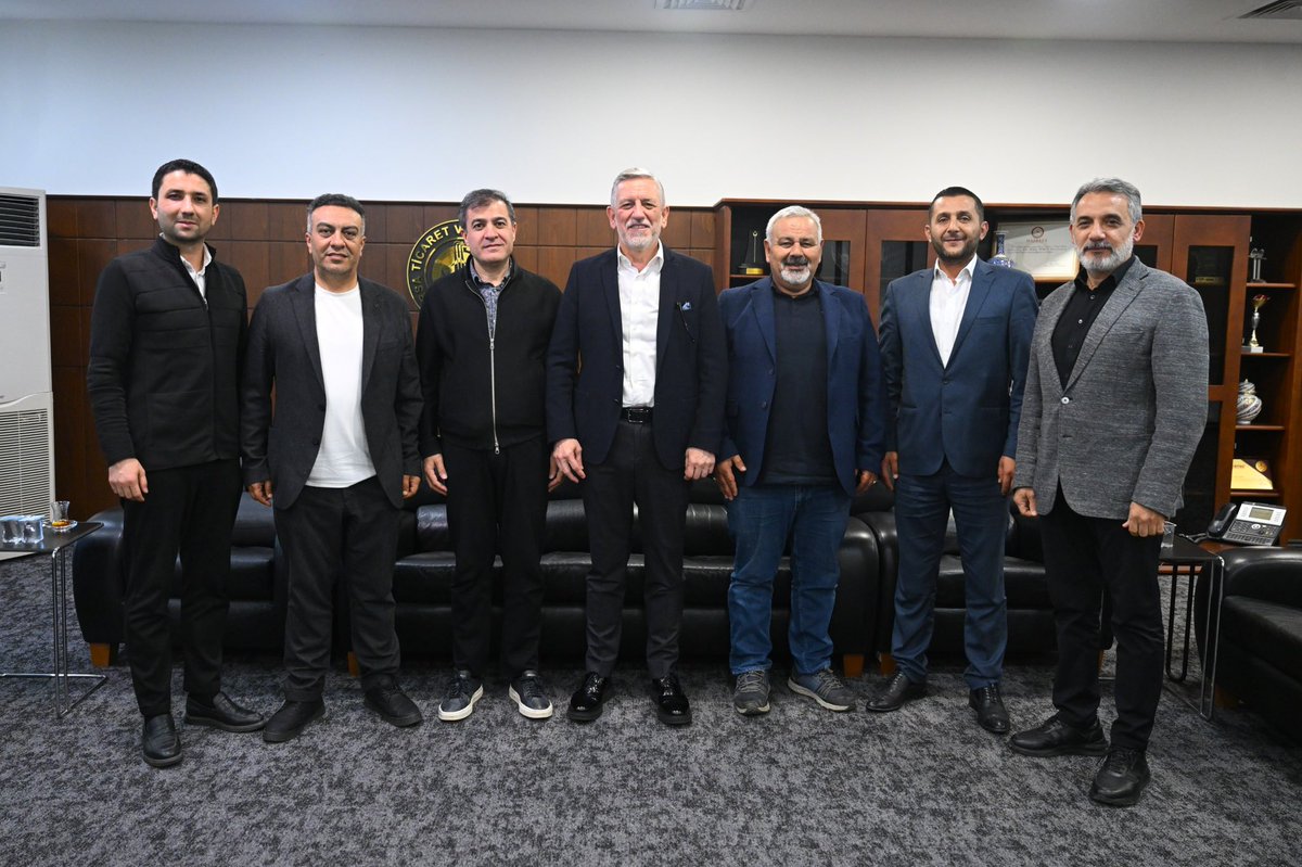 ibrahim_Burkay's tweet photo. BTSO 60. Meslek Komitesi Çalışma Grubumuzla bir araya gelerek, medikal ürünler sektöründeki proje ve hedeflerimizi değerlendirdik.

BTSO 2030 Vizyonumuz kapsamında Bursa’yı sağlık teknolojilerinde daha güçlü bir üretim ve teknoloji merkezi haline getirme hedefimiz doğrultusunda; TEKNOSAB KOBİ OSB, Medikal Çarşı ve Sağlık Üreticileri Kümelenmesi projelerimizi de ele aldık.

Kıymetli dostlarım Türkay Eyrice, Selçuk Bedir, Ehet Taştan, Mutlu Karatekin ve Rıdvan Ay’a nazik ziyaretleri ve kıymetli görüşleri için teşekkür ediyor, çalışmalarında başarılar diliyorum.

#GüçlüBursaİçinOmuzOmuza 🔵