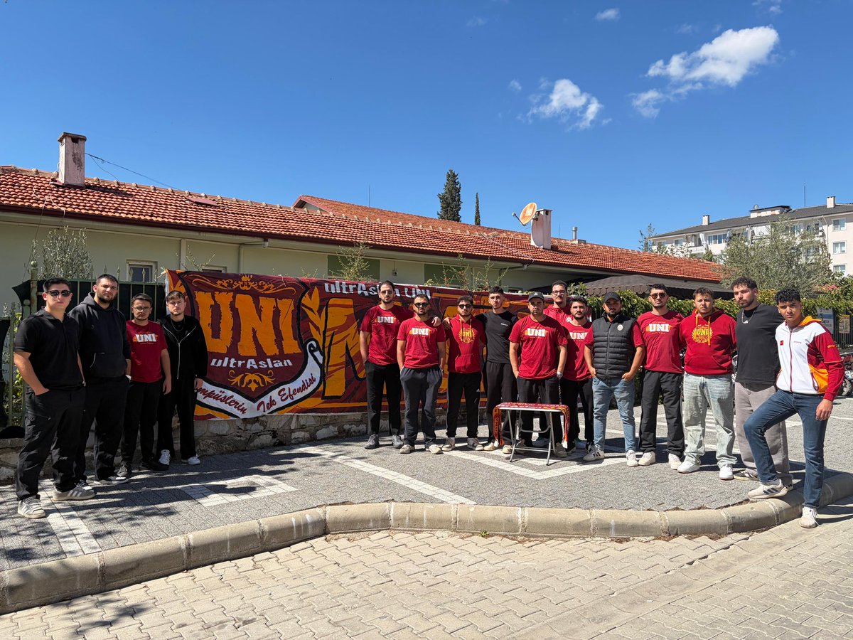 ultrAslanUNI's tweet photo. STANT GÜNLÜKLERİ | “Kampüslerin Kalbinde Galatasaray’ın Peşinde!” mottosuyla yola çıkan temsilciliklerimiz, stant çalışmalarına tüm hızıyla devam ediyor. #ultrAslanUNI https://t.co/BDze1oKHNC