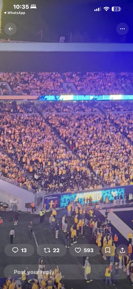 BunceJJ11's tweet photo. Thank you Morgantown for a great time really enjoyed the atmosphere !!!!!! #HailWVU #takemehome #WVU #WVUfootball #Mountianeers @ChanceTrickett @youareathlete @TheUCReport @RivalsHS @TArlesic12 @WVUfootball https://t.co/HfGQOgYLZh