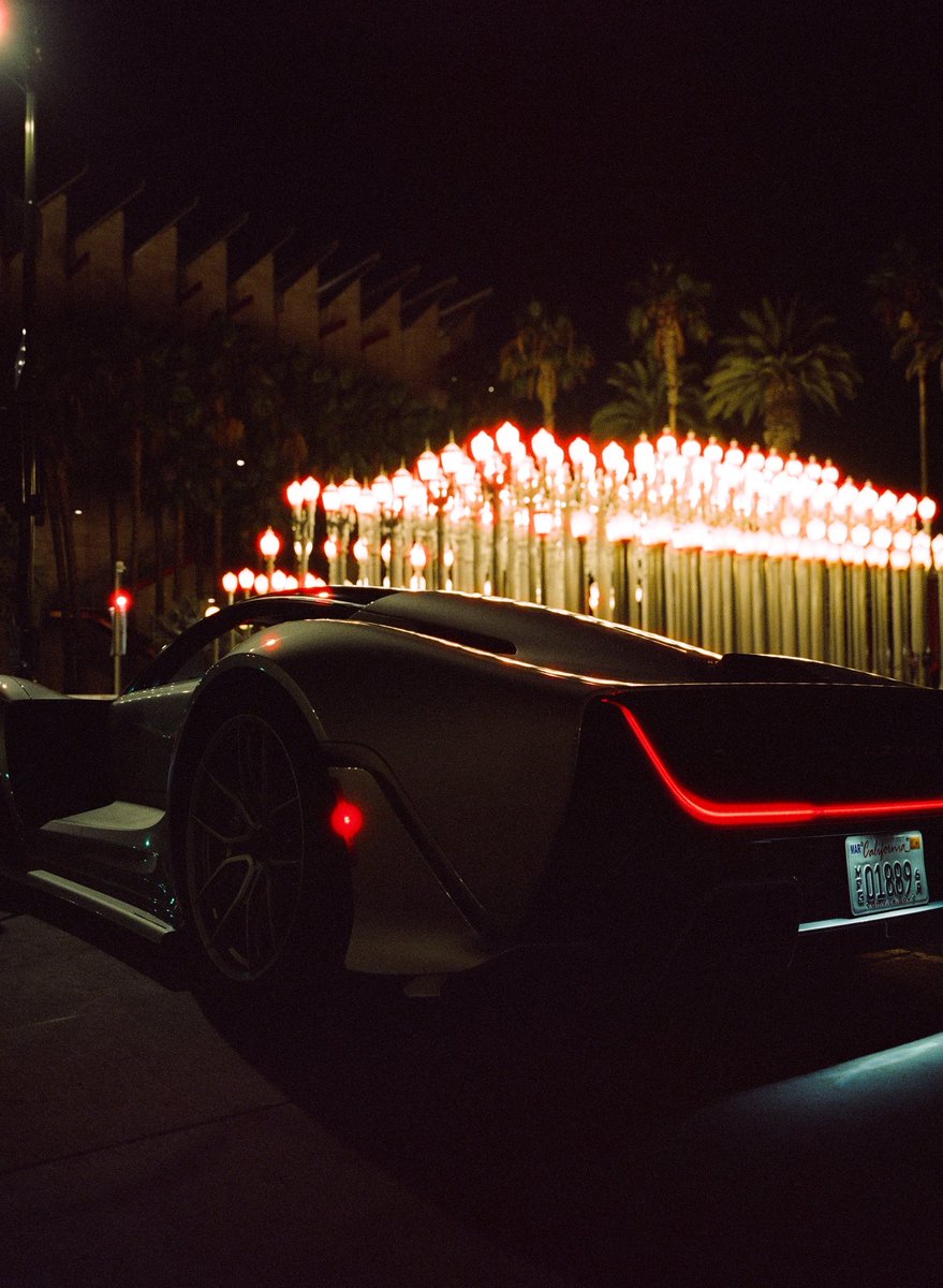 CzingerVehicles's tweet photo. With its longtail design enabling a 253-mph top speed, the 21C VMax masquerades late at night as the LA County Museum of Art’s fastest exhibit

#Czinger21C #MadeInAmerica #CaliforniaHypercar https://t.co/aqkHRIqqYl
