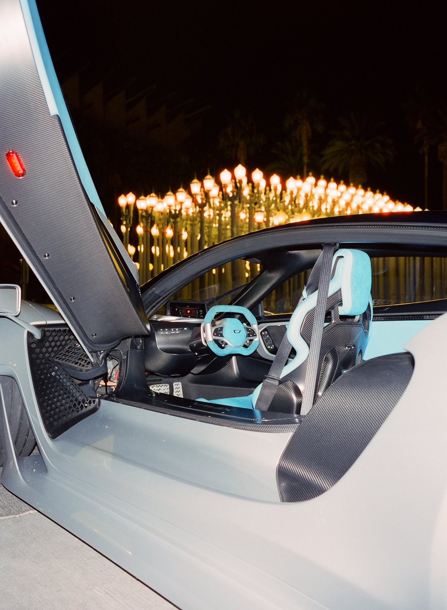 CzingerVehicles's tweet photo. With its longtail design enabling a 253-mph top speed, the 21C VMax masquerades late at night as the LA County Museum of Art’s fastest exhibit

#Czinger21C #MadeInAmerica #CaliforniaHypercar https://t.co/aqkHRIqqYl