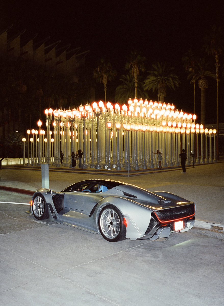 CzingerVehicles's tweet photo. With its longtail design enabling a 253-mph top speed, the 21C VMax masquerades late at night as the LA County Museum of Art’s fastest exhibit

#Czinger21C #MadeInAmerica #CaliforniaHypercar https://t.co/aqkHRIqqYl