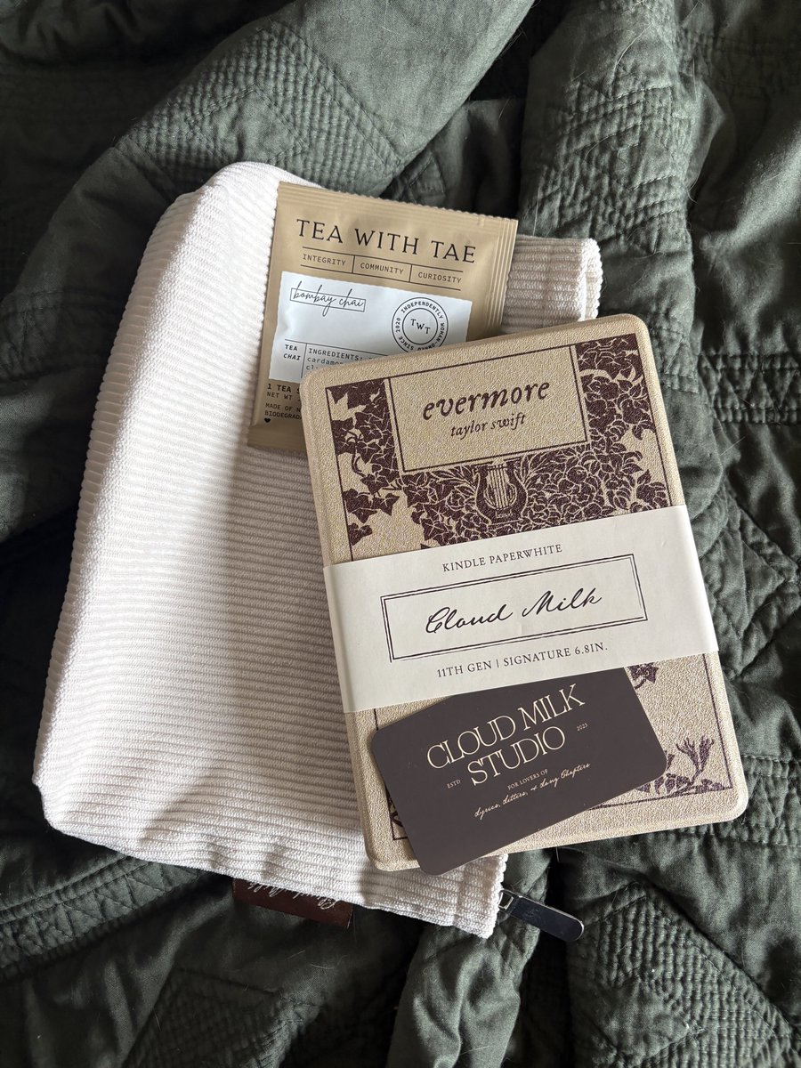 kreadstoomuch's tweet photo. finally upgraded my kindle case 🤩 https://t.co/VhwYmAmy7v