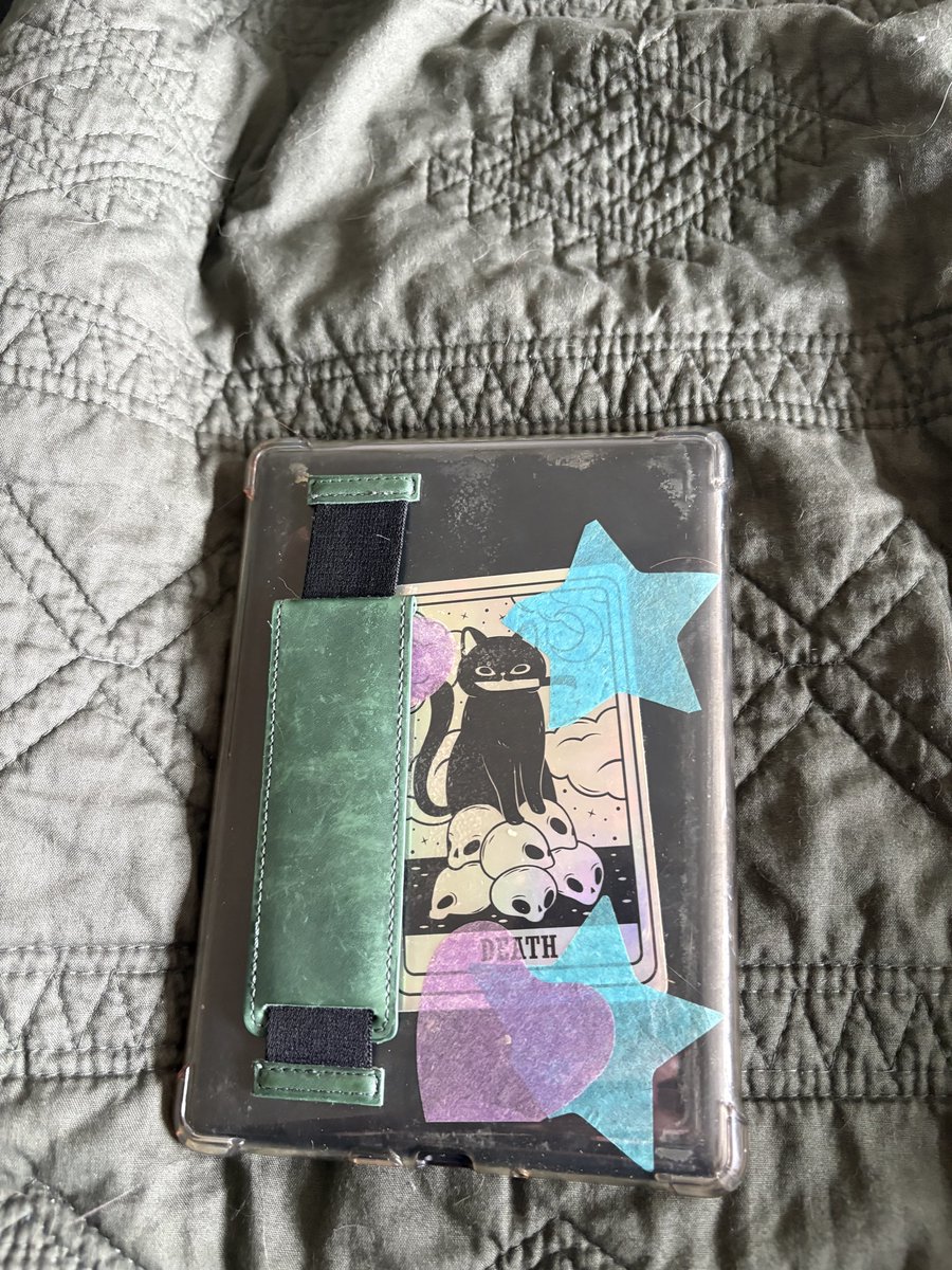 kreadstoomuch's tweet photo. finally upgraded my kindle case 🤩 https://t.co/VhwYmAmy7v