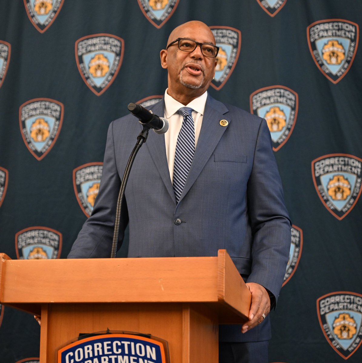 CorrectionNYC's tweet photo. #NYCDOC Commissioner Stanley Richards welcomes staff, retirees and special guests to the Department’s Third Annual Men’s Conference. Entitled “Iron Sharpens Iron,” this year’s professional development sessions will focus on excellence in leadership and mentorship. 

“There are extraordinary leaders in this room, and I know that none of you developed your strengths by doing only the easy things. You developed them by being tested, by taking responsibility, by learning from people who challenged you, by getting back up when things didn't go the way you wanted. And, perhaps most importantly, by understanding that leadership is not about being the strongest person in the room. Leadership is about using whatever strength you have to make the people around you stronger. That is what we celebrate today,” @DOCCommish said.

#JoinTheBoldest