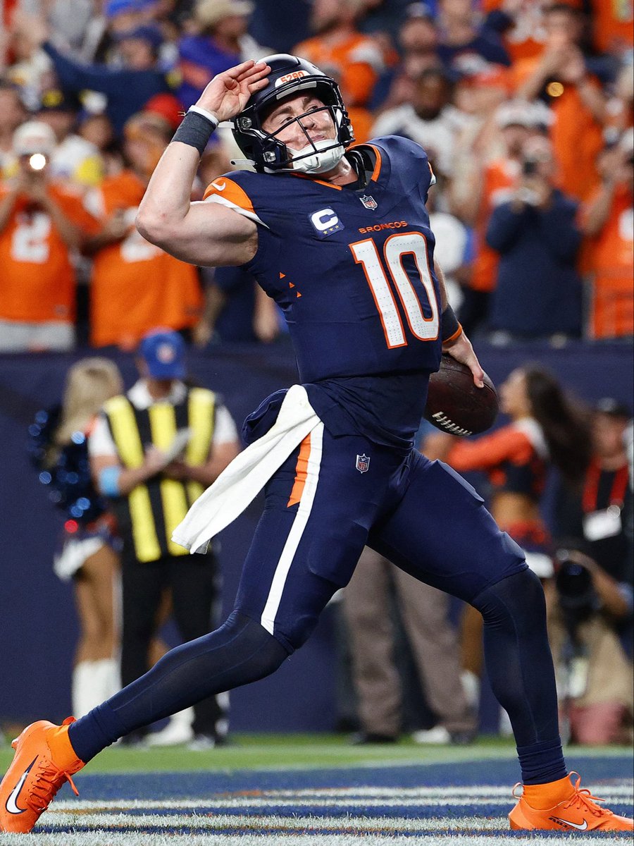 KelbermanNFL's tweet photo. #Broncos QB Bo Nix has the most comeback victories (20) by any NFL QB in his first three seasons since 1970.

Nix surpassed Russell Wilson for the honor.

(via @NFLonCBS) https://t.co/ZI9DzuGsx3