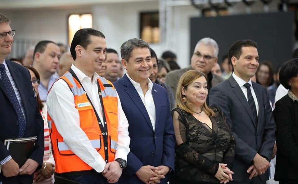 HondurasEspacio's tweet photo. El Poder Judicial, dominado por el Partido Nacional, libera a Marcos Bográn, continuando así la racha de cartas de libertad otorgadas a exfuncionarios condenados por corrupción y afines al Partido Nacional. https://t.co/HyZcAPhAiC