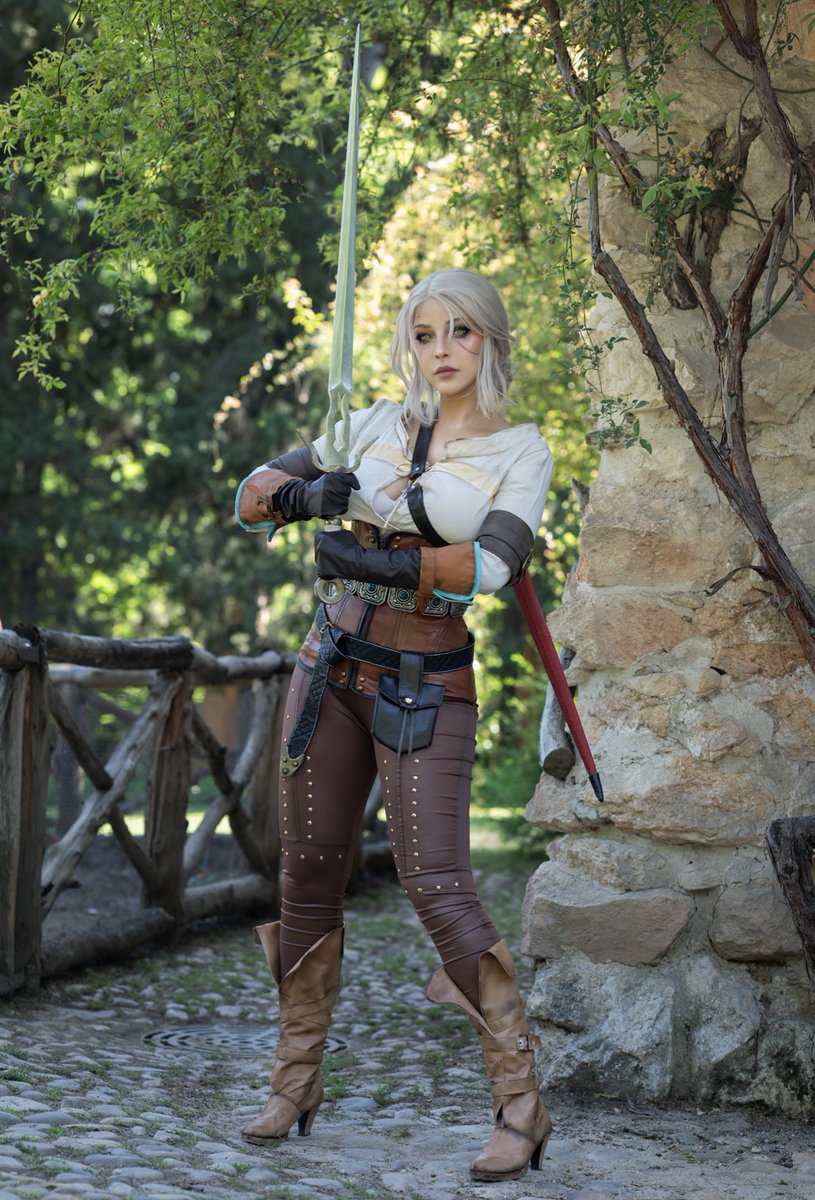 shermie_cos's tweet photo. Are you guys already playing The Witcher 3 Remastered? I can’t wait to get into iiiit. Don’t mind if I disappear for a few days. 👀 https://t.co/9Q8lq44bhA
