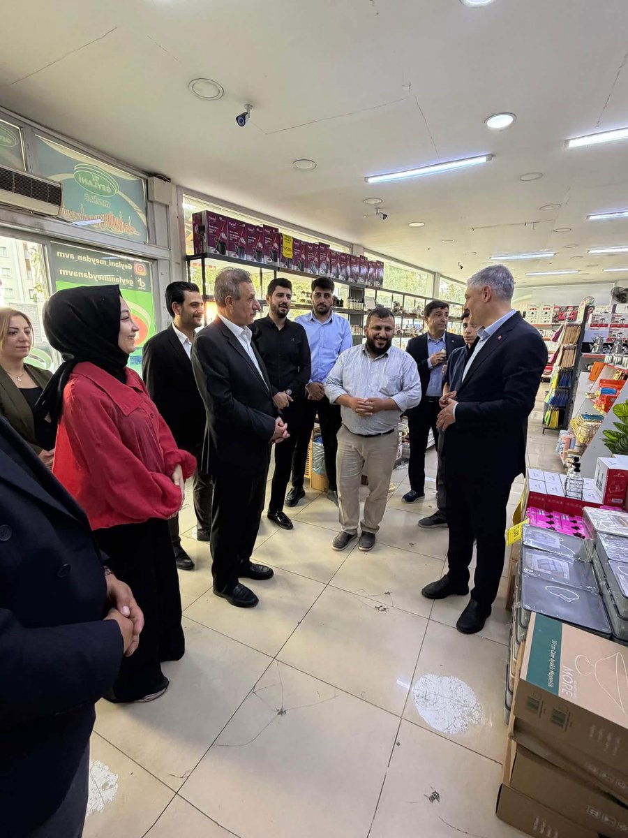 Aknizipkadinkol's tweet photo. Ak parti Gaziantep Milletvekilimiz Sayın İrfan Çelikaslan, İlçe Başkanımız Sayın Fatih Altunses, Kadın Kolları Başkanımız Sayın Rabia Günbay ve kıymetli teşkilatımızla birlikte 35’lik Cadde üzerinde esnaflarımızı ziyaret ettik. https://t.co/oWjCpEgsh1
