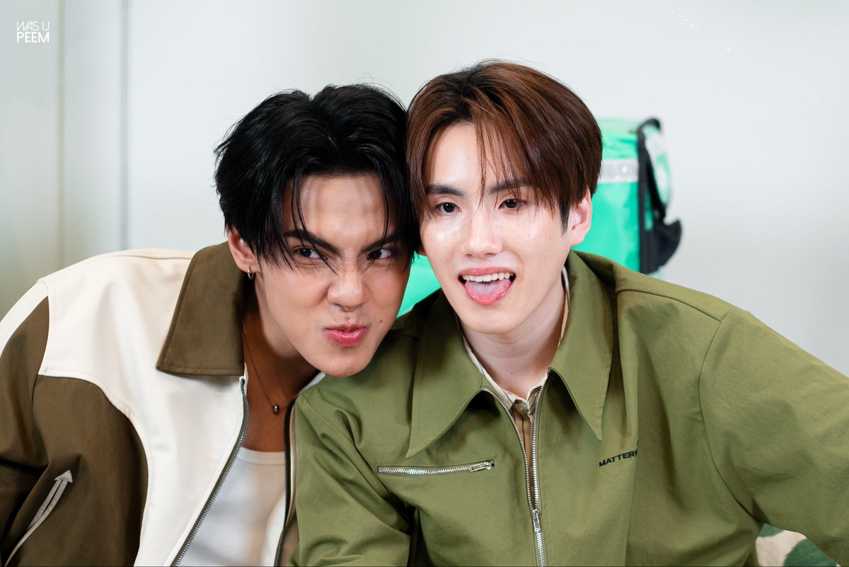 was_u_peem's tweet photo. 🐶🐶

BUS LIVE WITH LINE MAN 
#PEEMWASU #PHUTATCHAI
#LINEMANถูกสุดทุกวันxBUS https://t.co/KxhPONpPiq