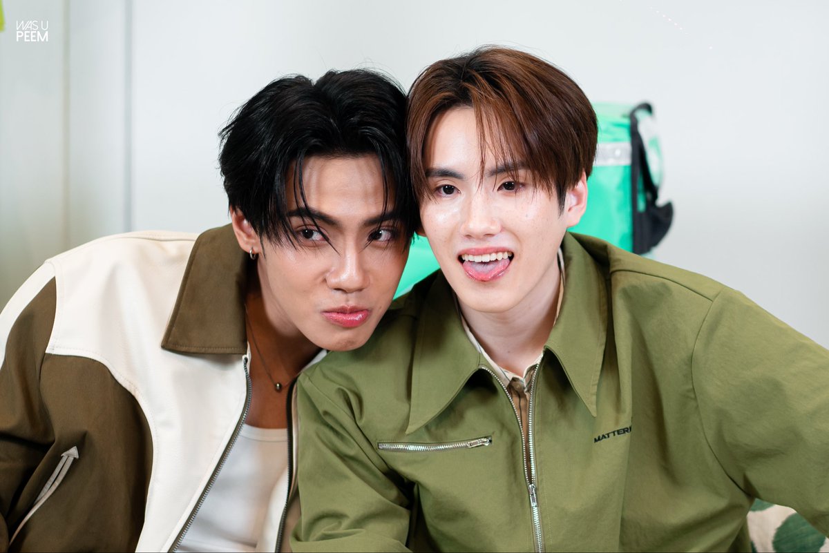 was_u_peem's tweet photo. 🐶🐶

BUS LIVE WITH LINE MAN 
#PEEMWASU #PHUTATCHAI
#LINEMANถูกสุดทุกวันxBUS https://t.co/KxhPONpPiq