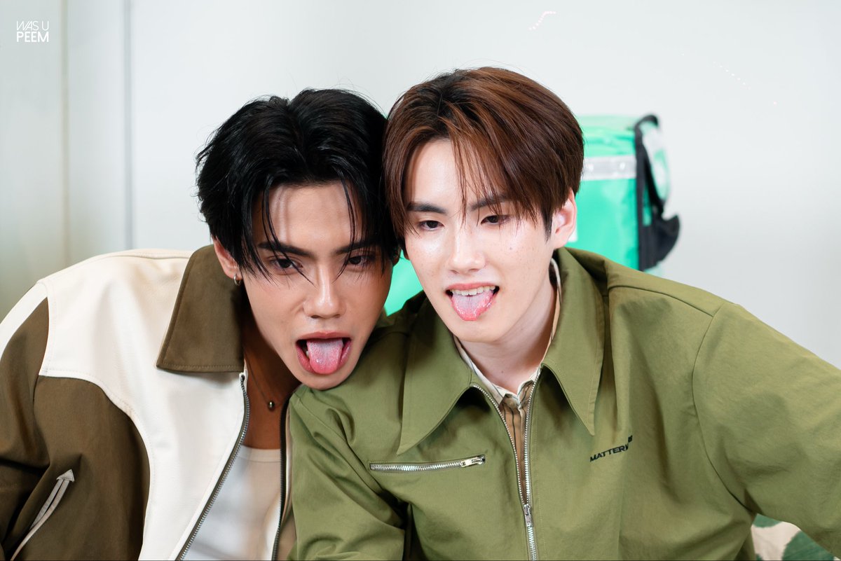 was_u_peem's tweet photo. 🐶🐶

BUS LIVE WITH LINE MAN 
#PEEMWASU #PHUTATCHAI
#LINEMANถูกสุดทุกวันxBUS https://t.co/KxhPONpPiq