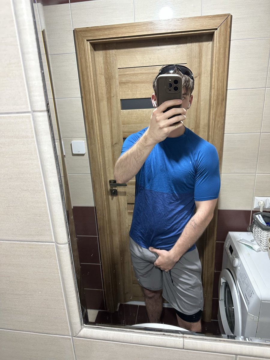 pleasurevic's tweet photo. getting sweaty 🥵 who wants to join? https://t.co/MC18voo1kf