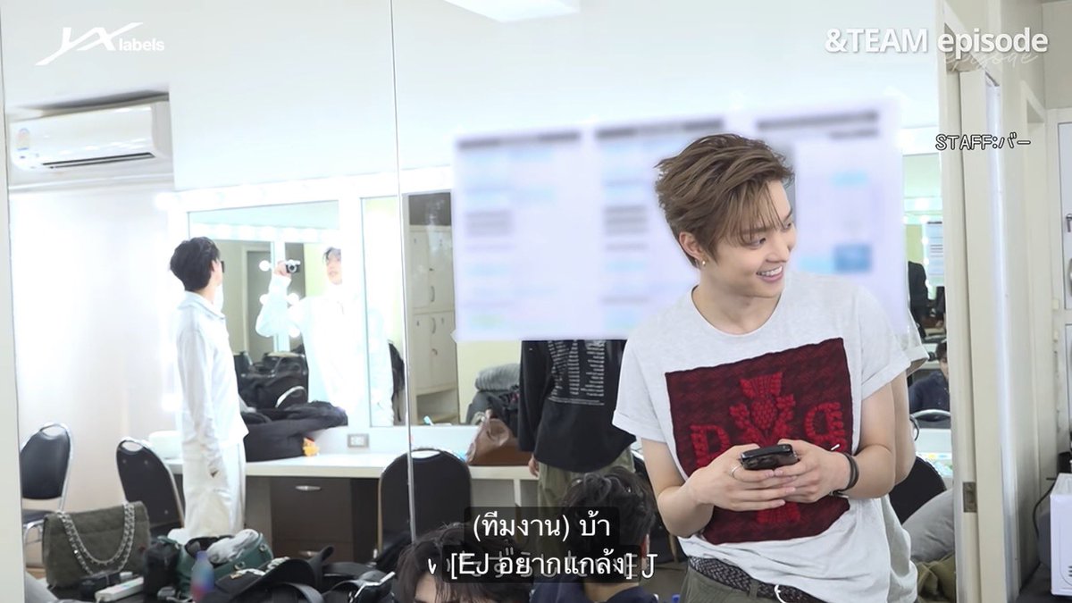 fleurbityun's tweet photo. แล้วรูปนี้ในไอจีของนิคถ่ายตอนที่เมมเบอร์กำลังจะสแปมคำว่าบ้าใส่กันลั่นห้องแต่งตัว บ้าจริง ๆ 5555555555 https://t.co/JKe3kXDMPK