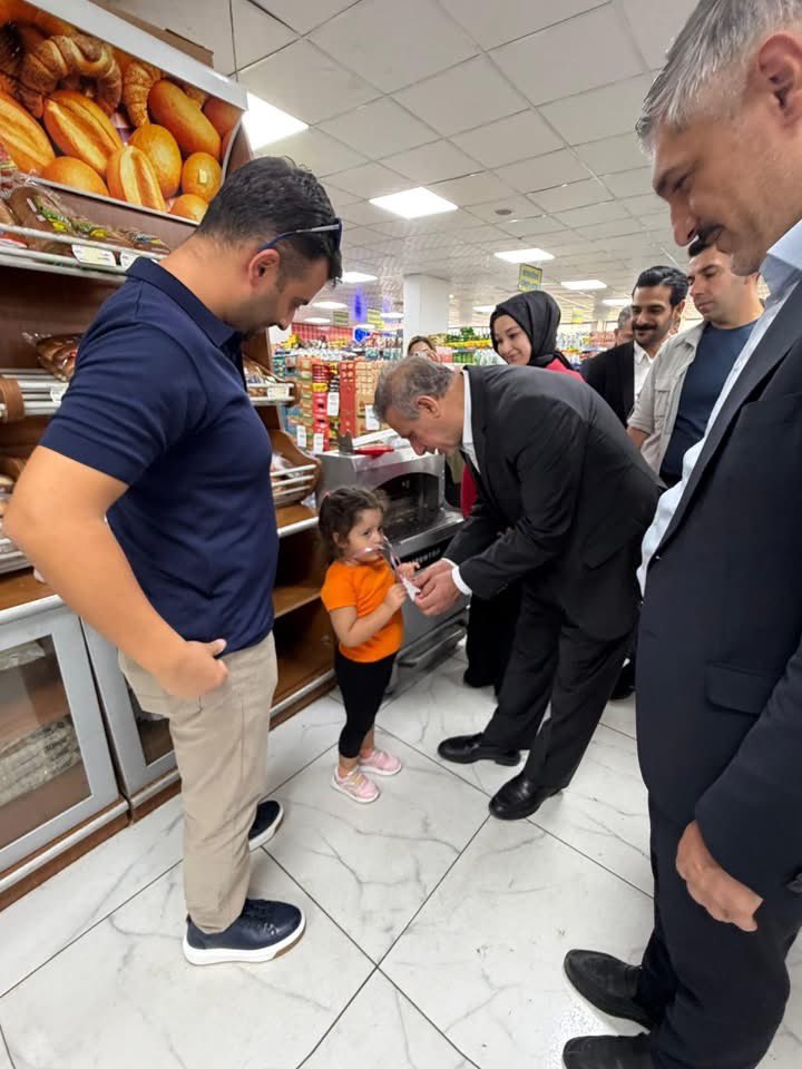 Aknizipkadinkol's tweet photo. Samimi sohbetleri, güler yüzleri ve kıymetli görüşleriyle bizleri ağırlayan tüm esnaflarımıza teşekkür ediyor; hayırlı, bereketli ve bol kazançlar diliyoruz.

Sahada, milletimizle omuz omuza; Nizip’imiz için gönülden çalışmaya devam ediyoruz. 🇹🇷 @tugbaisikercan @AKKADINGM https://t.co/meMOnYVTEO
