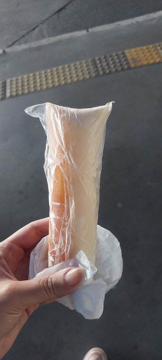 aaa1504_'s tweet photo. Não ironicamente tem tipo MESES que estou desejando chup chup gourmet e a moça nunca estava ou nunca tinha, e hj finalmente consegui 😭😭 https://t.co/uGS2qKbDHw