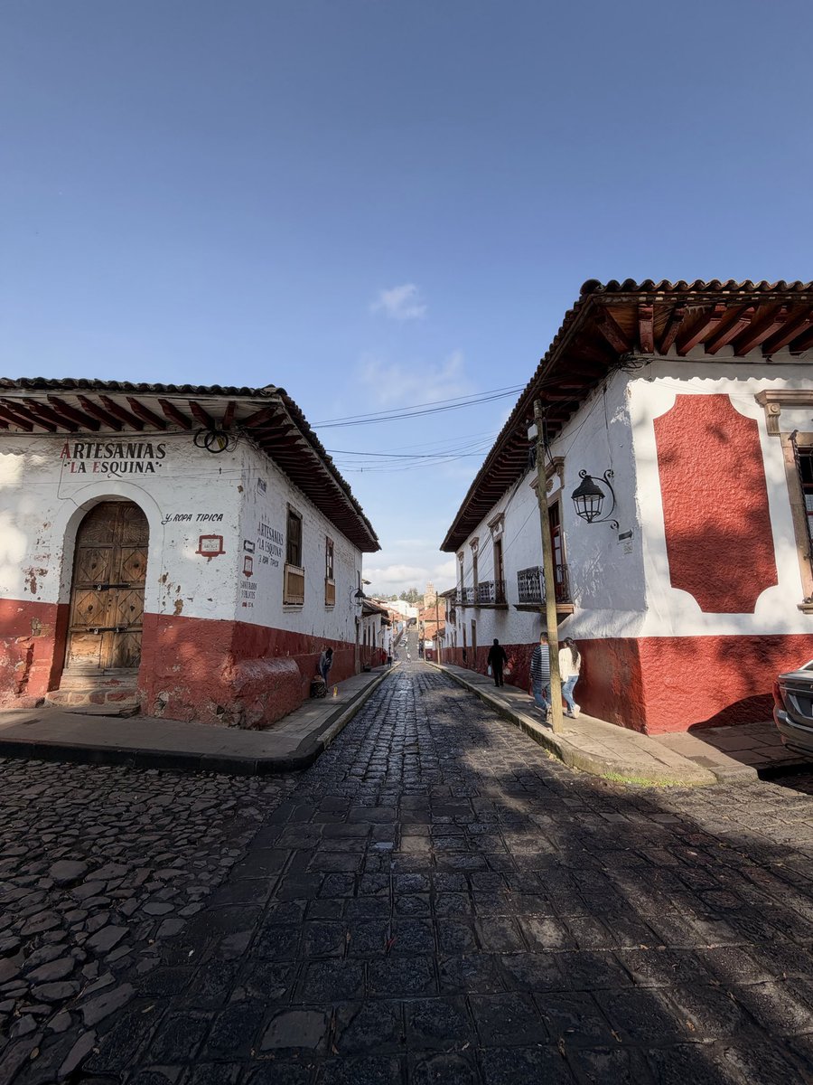 TurismPatzcuaro's tweet photo. Bonita mañana nos luce nuestro querido #patzcuaro 😀 https://t.co/B9sZ4a9MGG