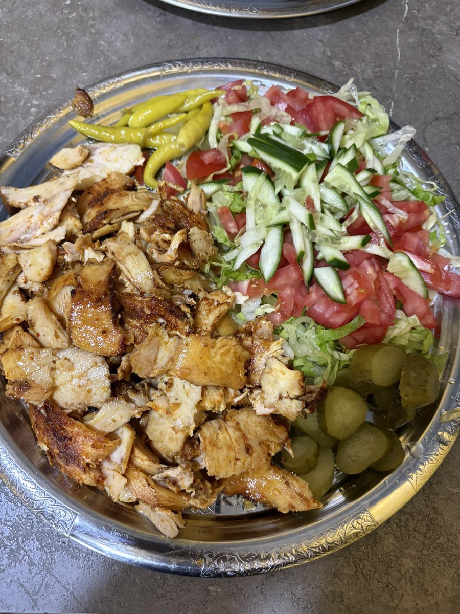 Docka1_'s tweet photo. Yarım kilo tavuk döner 280 tl Burak bunu dener 🤤 https://t.co/1IhO3TeJjK