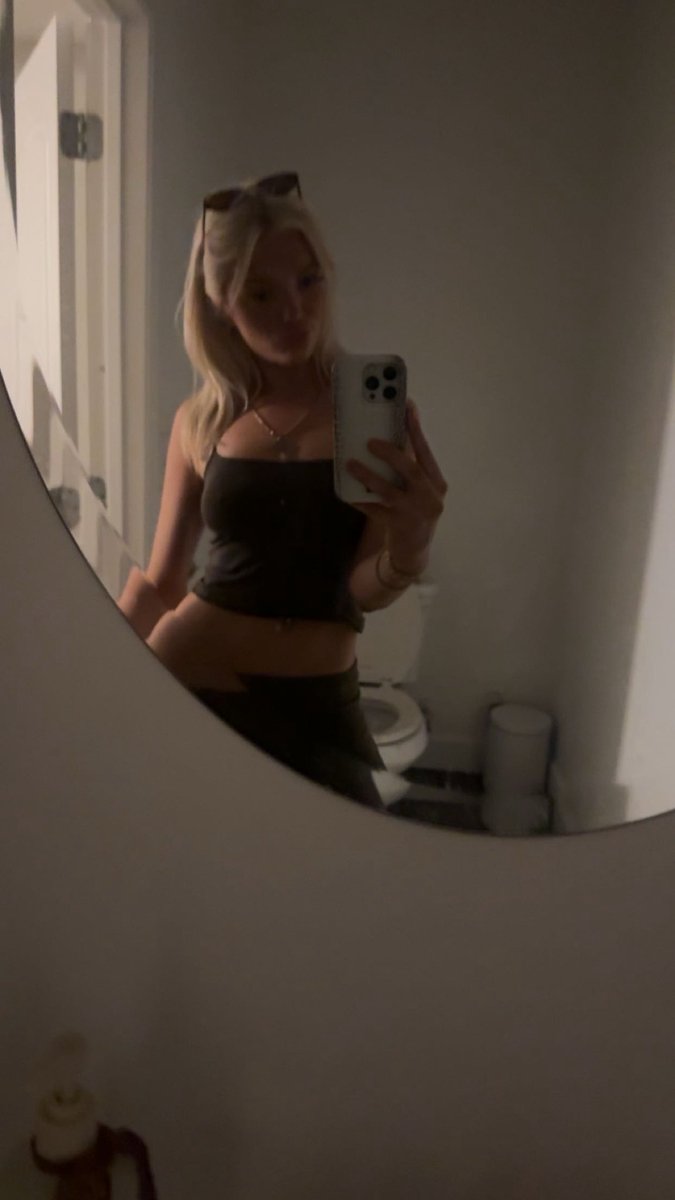 bratmollyx's tweet photo. Active all day losers get to sending https://t.co/6Cz3Cku1B8
