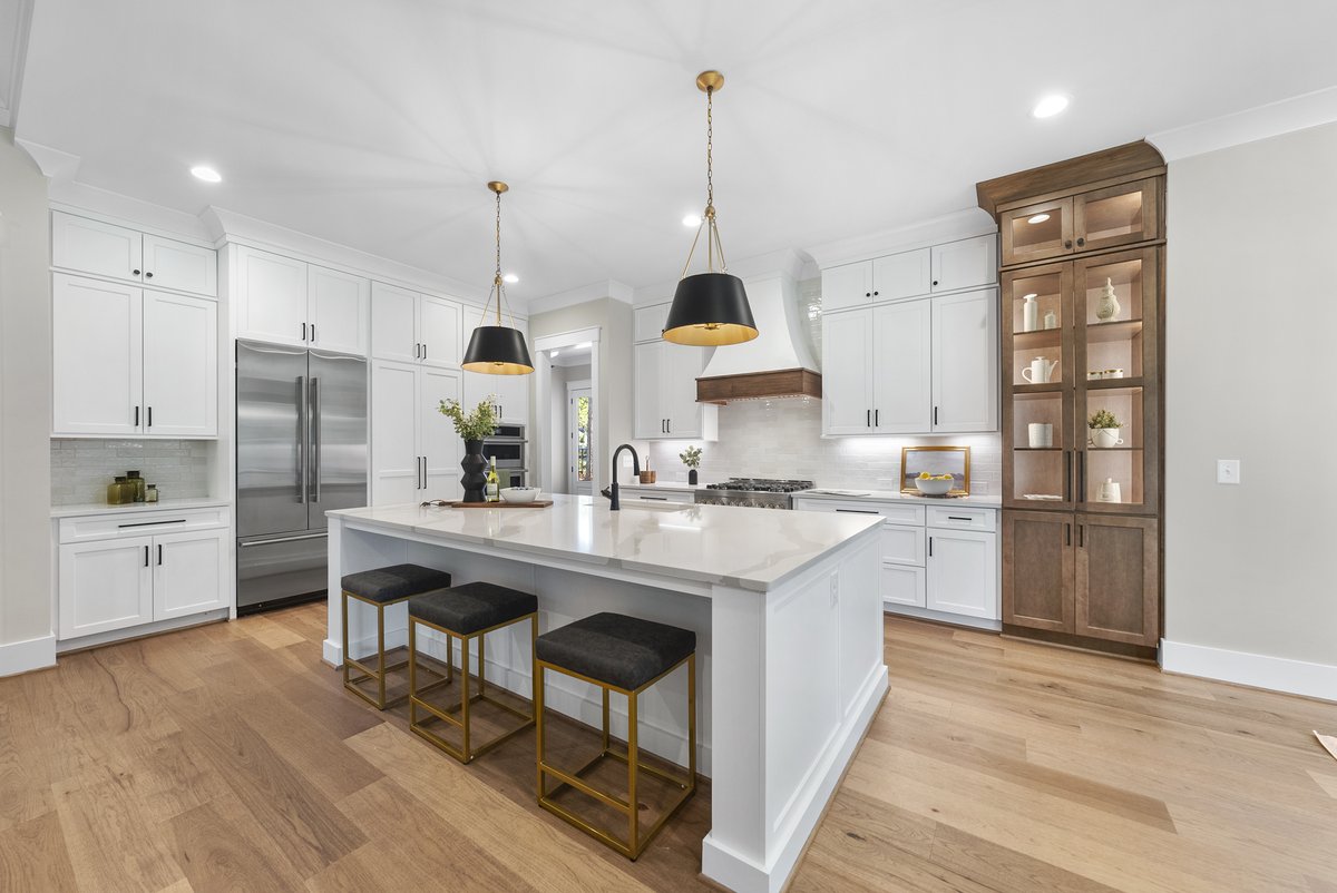 flyboyaerial's tweet photo. Crisp white cabinetry meets warm wood accents and bold black pendants for a perfectly balanced kitchen.
#KitchenDesign #ModernKitchen #InteriorDesign #HomeDecor #FlyboyNC https://t.co/LftcZSY31M