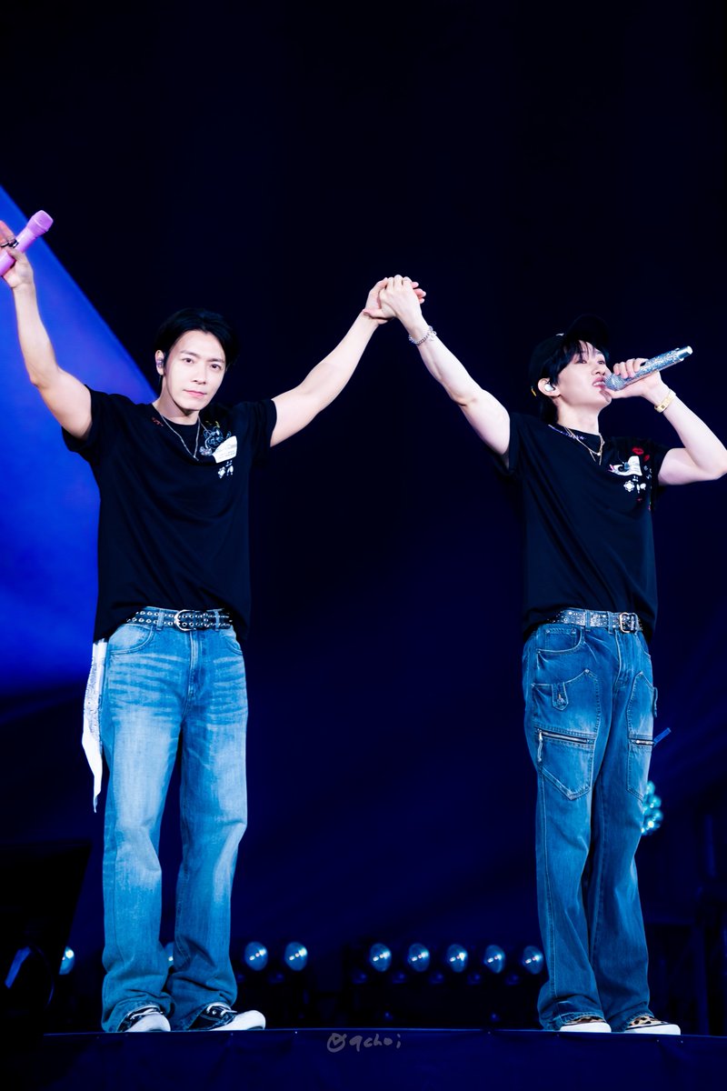 9choi_elf's tweet photo. 𝟚𝟘𝟚𝟞𝟘𝟡𝟚𝟟 𝕁𝕒𝕡𝕒𝕟 𝔽𝕒𝕟 ℙ𝕒𝕣𝕥𝕪 𝔸𝕣𝕔𝕒𝔻𝔼

🧑‍🤝‍🧑

#SUPERJUNIOR #슈퍼주니어 
#SUPERJUNIORDNE 
@donghae861015 @AllRiseSilver ♡ https://t.co/QkvCoqGQTA