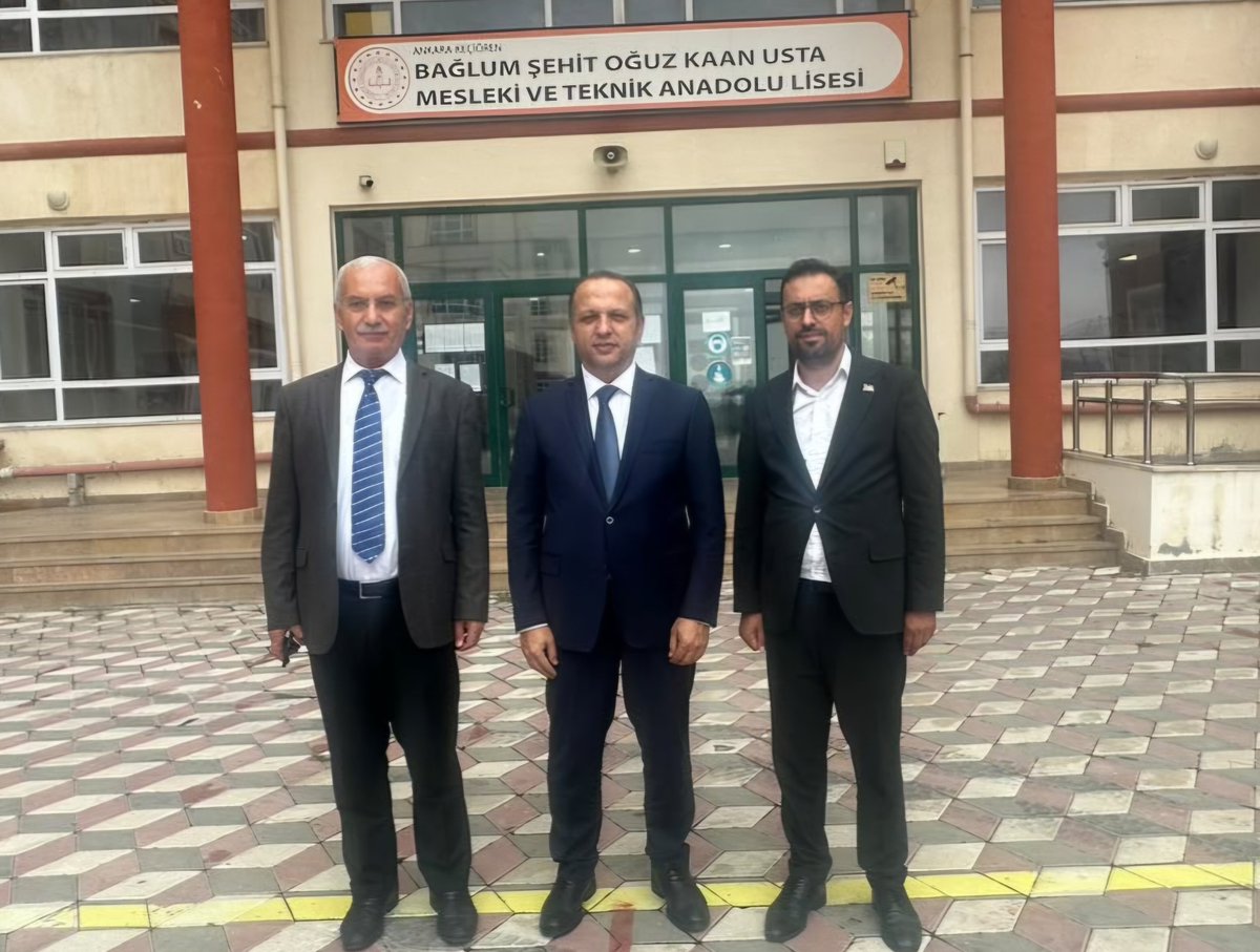 KeciorenMEM's tweet photo. İlçe Millî Eğitim Müdürümüz İbrahim ŞAHİN, Şube Müdürümüz Abdülkerim ÇÖMÇE ile birlikte Bağlum Şehit Oğuz Kaan Usta Mesleki ve Teknik Anadolu Lisesini ziyaret etti.

Ziyaret kapsamında 9. sınıf öğrencilerinin İş Sağlığı ve Güvenliği (İSG) eğitimi çalışmalarını inceleyen Sayın ŞAHİN, öğrencilerle bir süre sohbet ederek eğitim süreçleri hakkında görüşlerini aldı.

Okul yöneticileri ve öğretmenlerle de bir araya gelen İlçe Millî Eğitim Müdürümüz Sayın ŞAHİN, yürütülen çalışmalar hakkında bilgi alarak eğitim öğretim süreçlerinin geliştirilmesine yönelik fikir alışverişinde bulundu.

@ibrahimsah61 @Murat4Kucukali @MemAnkara @meb_ogm @tcmeb