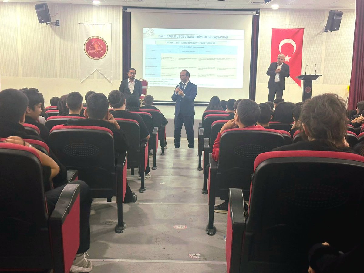 KeciorenMEM's tweet photo. İlçe Millî Eğitim Müdürümüz İbrahim ŞAHİN, Şube Müdürümüz Abdülkerim ÇÖMÇE ile birlikte Bağlum Şehit Oğuz Kaan Usta Mesleki ve Teknik Anadolu Lisesini ziyaret etti.

Ziyaret kapsamında 9. sınıf öğrencilerinin İş Sağlığı ve Güvenliği (İSG) eğitimi çalışmalarını inceleyen Sayın ŞAHİN, öğrencilerle bir süre sohbet ederek eğitim süreçleri hakkında görüşlerini aldı.

Okul yöneticileri ve öğretmenlerle de bir araya gelen İlçe Millî Eğitim Müdürümüz Sayın ŞAHİN, yürütülen çalışmalar hakkında bilgi alarak eğitim öğretim süreçlerinin geliştirilmesine yönelik fikir alışverişinde bulundu.

@ibrahimsah61 @Murat4Kucukali @MemAnkara @meb_ogm @tcmeb