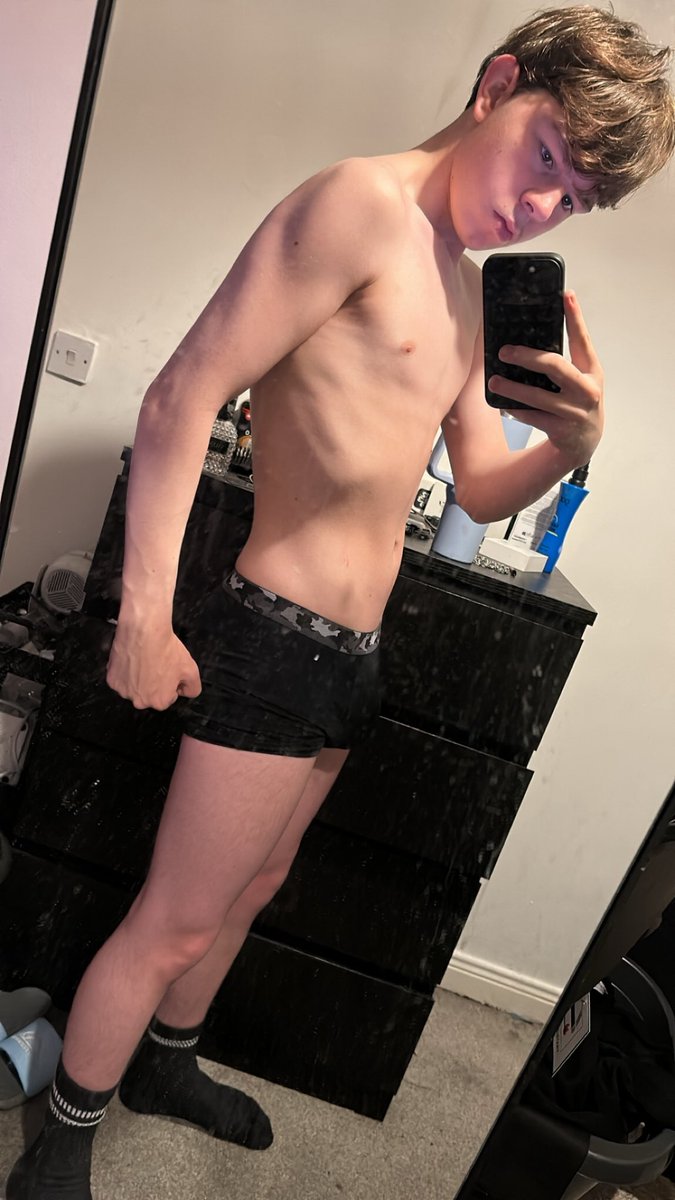 leorichhh4's tweet photo. DM if u wanna see the content without my boxers on 🔥🍆😈 https://t.co/I3hUJVaepR