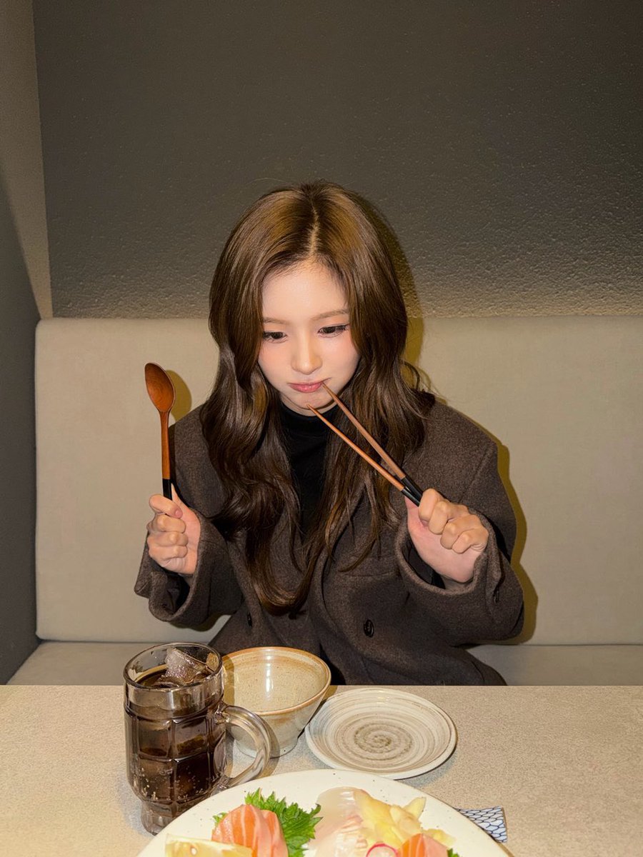 everizib's tweet photo. 셋이무슨사이?...(아무사이아님그냥내가조아함 https://t.co/U4WJwcT9tJ