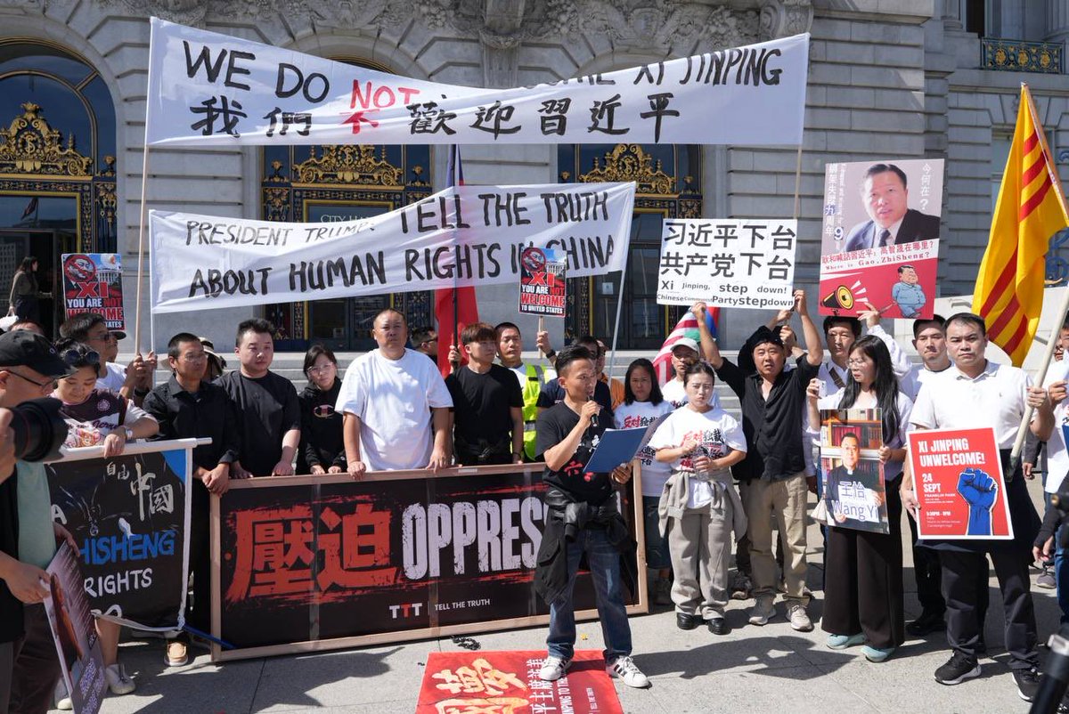 Leefreedom3305's tweet photo. We do not welcome Xi Jingping!
President Trump: TELL THE TRUTH ABOUT HUMAN RIGHTS IN CHINA!
#TellTheTruth
#XiJingping
#China
#HumanRights
#ChineseDream https://t.co/8kpToT8b0c