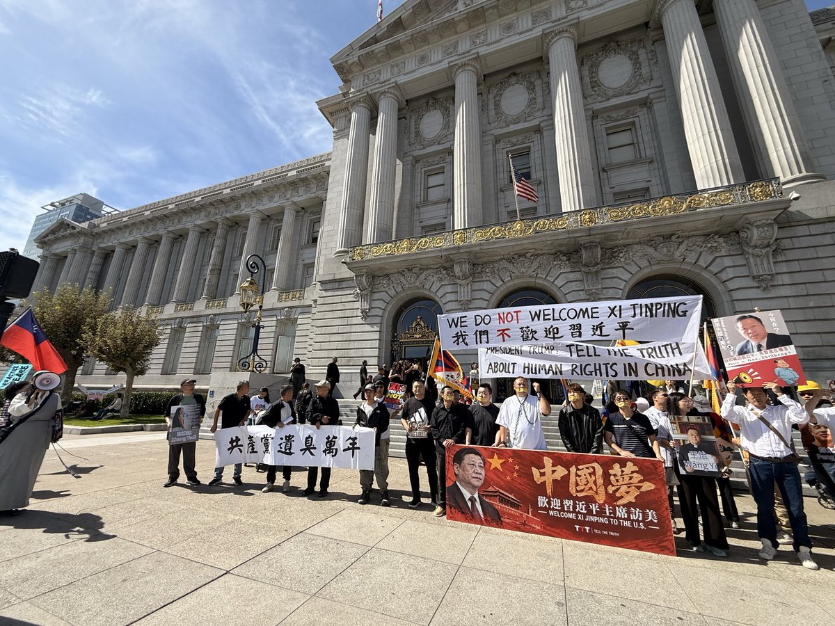 Leefreedom3305's tweet photo. We do not welcome Xi Jingping!
President Trump: TELL THE TRUTH ABOUT HUMAN RIGHTS IN CHINA!
#TellTheTruth
#XiJingping
#China
#HumanRights
#ChineseDream https://t.co/8kpToT8b0c