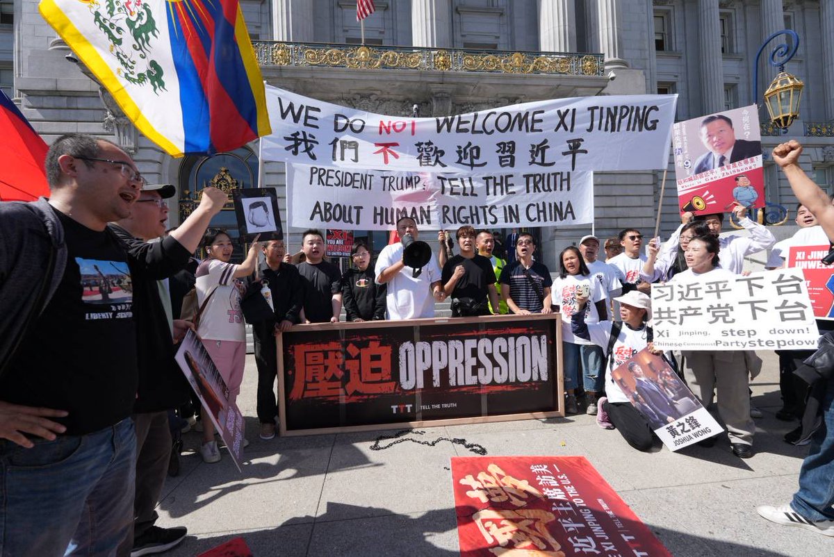 Leefreedom3305's tweet photo. We do not welcome Xi Jingping!
President Trump: TELL THE TRUTH ABOUT HUMAN RIGHTS IN CHINA!
#TellTheTruth
#XiJingping
#China
#HumanRights
#ChineseDream https://t.co/8kpToT8b0c